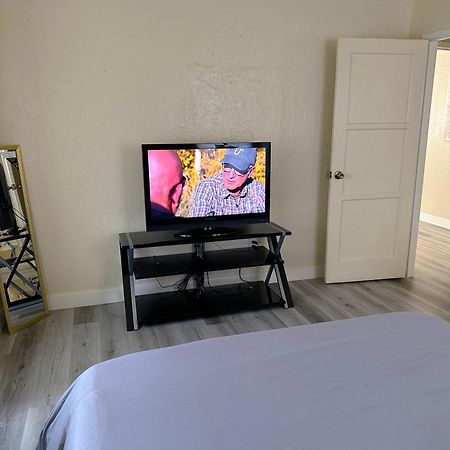 Entire Lovely 3-Bedroom Home W Yard, Parking Chula Vista Exterior photo